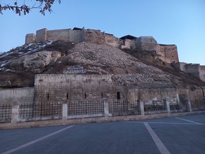 <p><strong>13.</strong> Gaziantep Kalesinin deprem sonrası görünümü <br /> 	Fotoğraf: K. Güler</p>